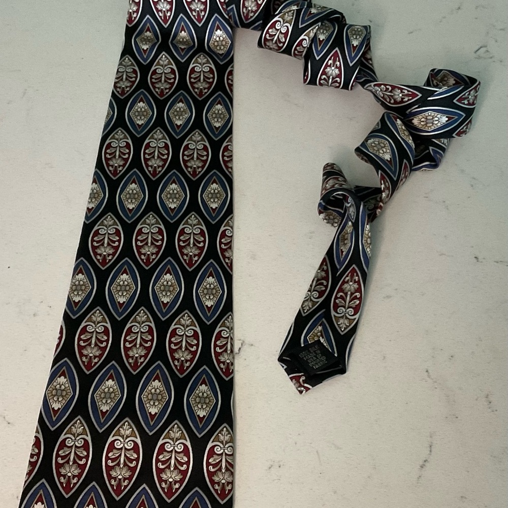 Claybrooke Silk Handsome Tie Great Condition Rich/Colors Blue/Red/Gold/White
